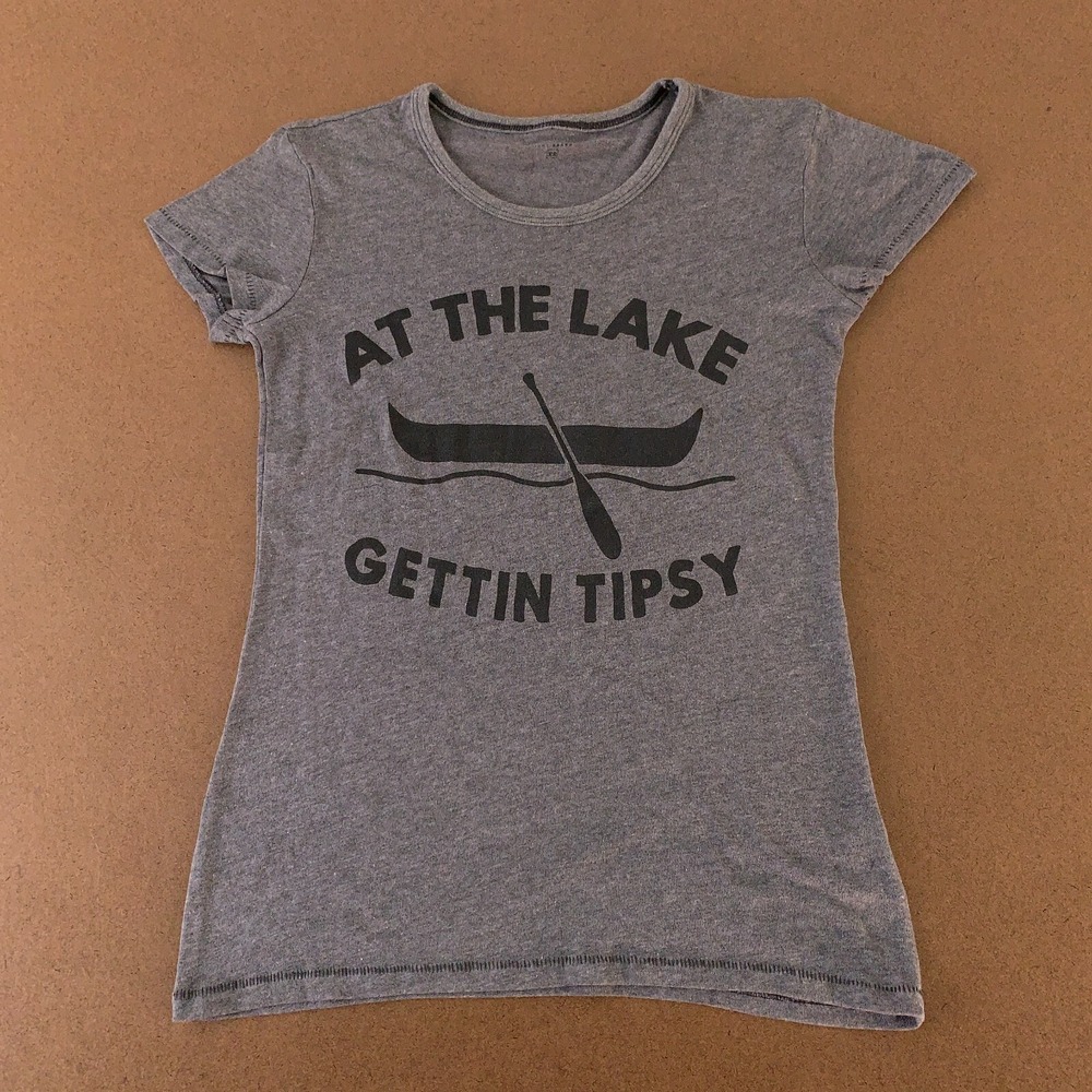 Indy Brand Women's XS Gray At The Lake Gettin Tipsy Graphic Short Sleeve Tee
